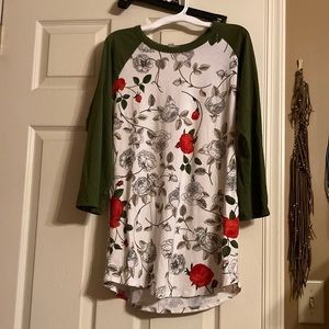 RARE LuLaRoe Randy! Tattoo rose print with army green sleeves